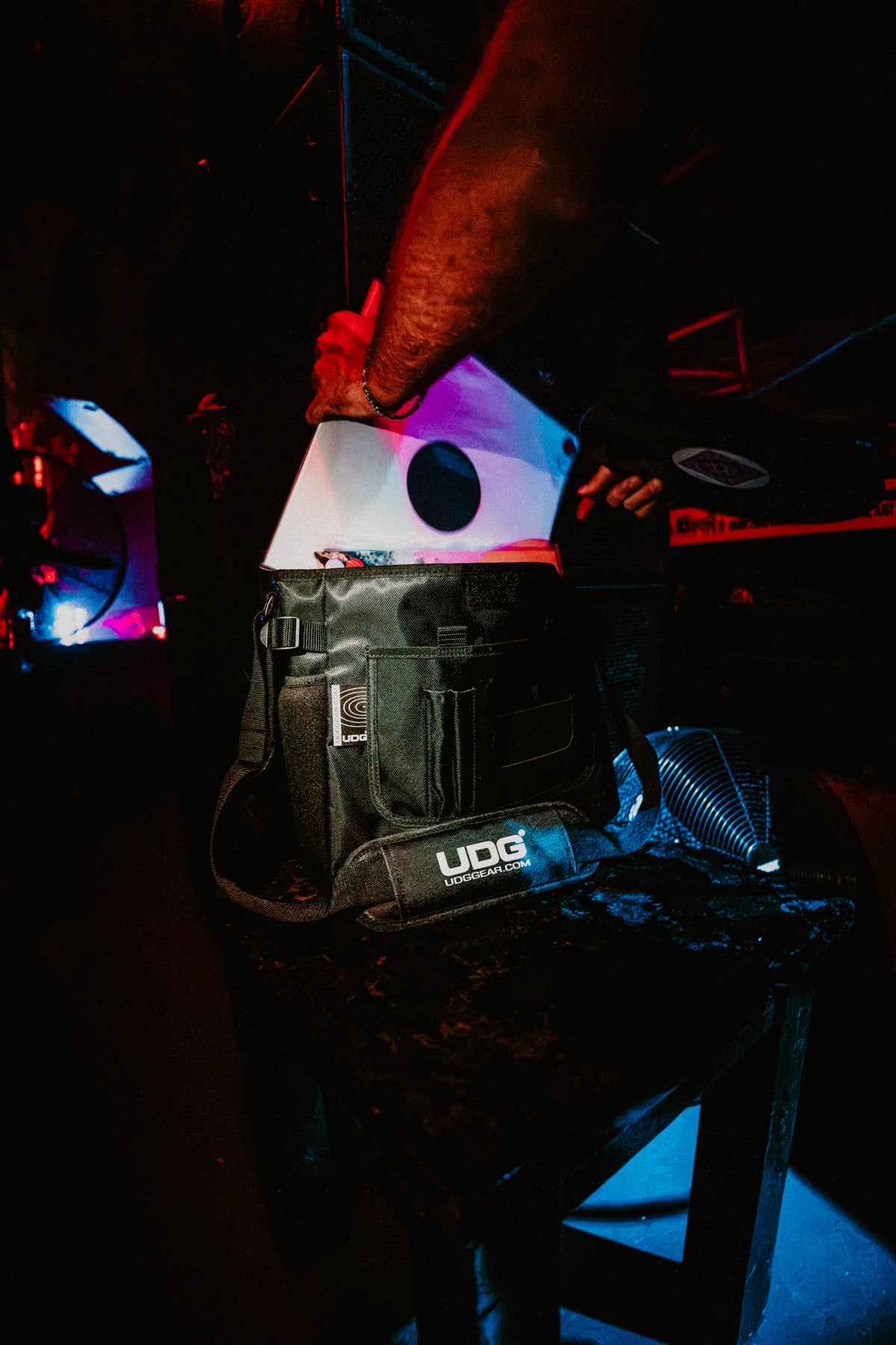 AMNESIA X UDG ULTIMATE COURIER BAG